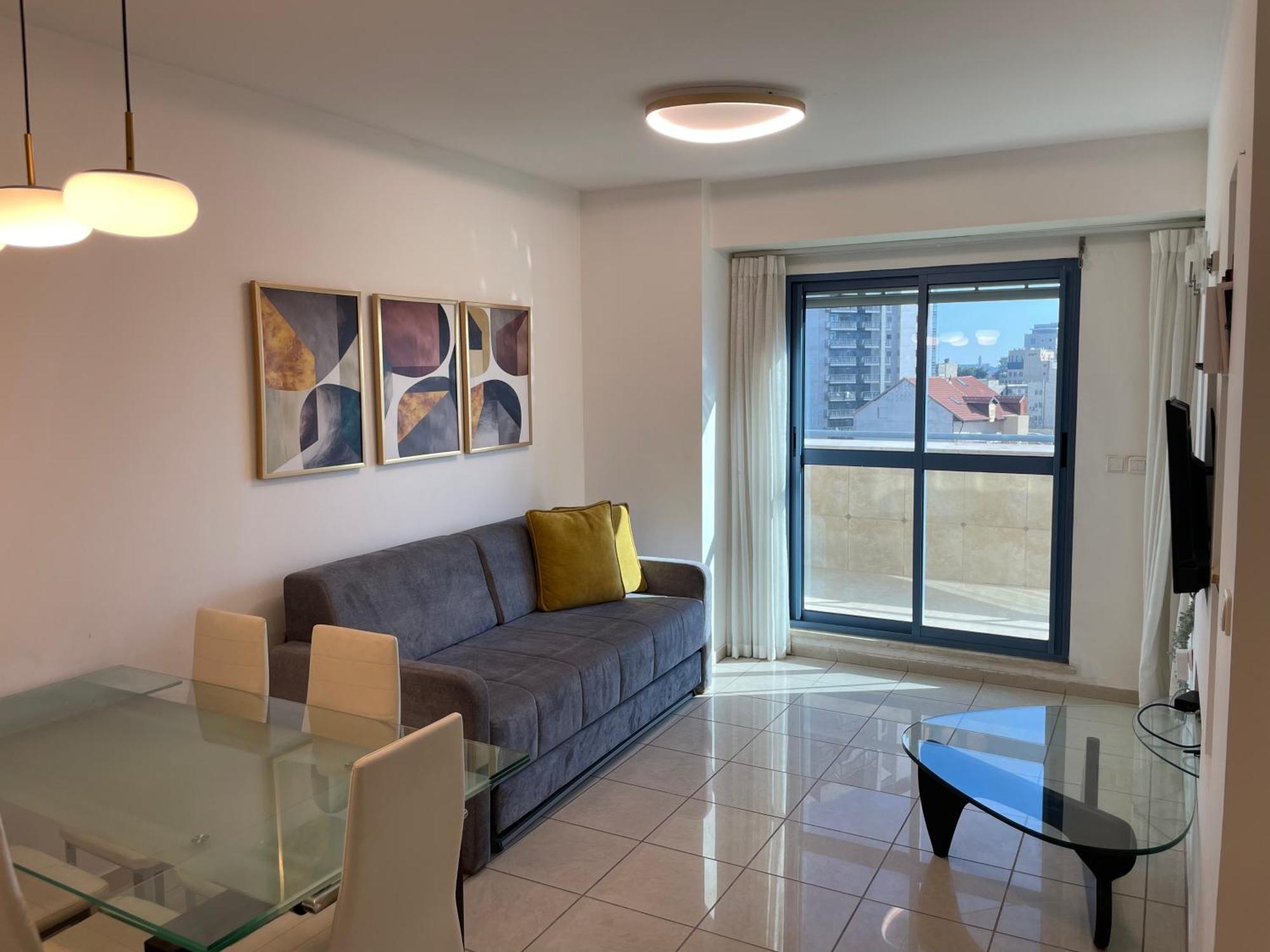 Beautiful In Center Of Apartment *
